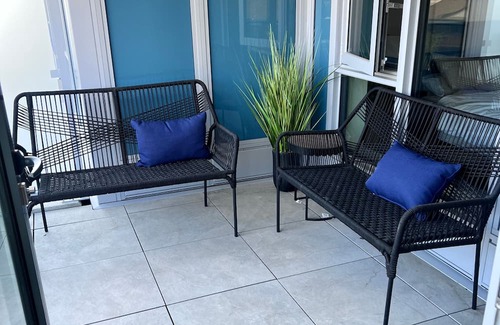 South Pandosy Apartment | Lakeside Retreat w/Rooftop Pool, Hot Tub, Firepits & BBQs – 10 min to Downtown