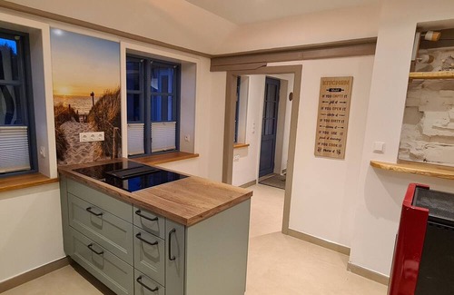 Windbergen House | Watt'n Glück - Barrier-free thatched-roof vacation home North Sea, mudflats, wind & waves