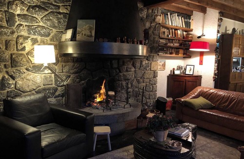 Campan Ski Chalet | BEAUTIFUL PYRENEAN MOUNTAIN CHALET.