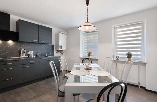Bad Berneck im Fichtelgebirge Apartment | Apartment 'In Bad Berneck' with Shared Terrace and Wi-Fi