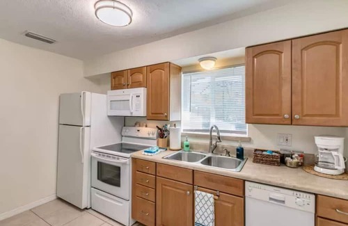 Cocoa Beach House | Tiki Turtle Tropical Retreat: Kayaks, Bikes & Cocoa Beach Bliss!