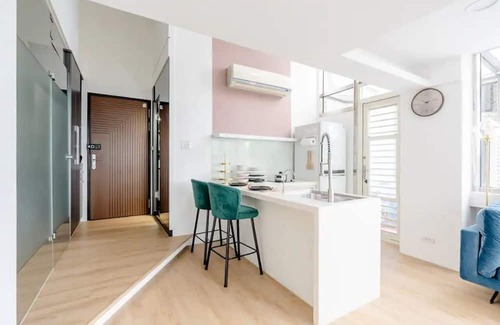 Daan Apartment | Bright and Spacious Duplex. Abundant natural light