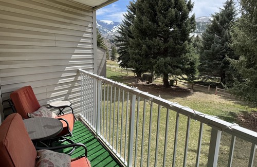 Avon Apartment | Cozy Mountain retreat Nottingham Lake Front on Avon near Beaver Creek Ski Area