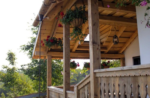 Bran House | Charming 2-bedroom house in brilliant Bran with WiFi