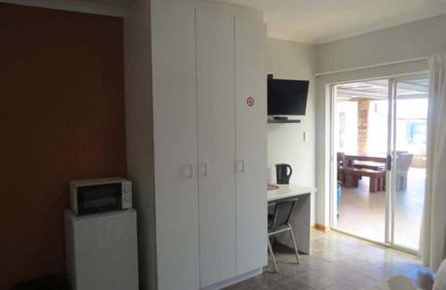 Fichardt Park Apartment | Orchard Guesthouse Double Room