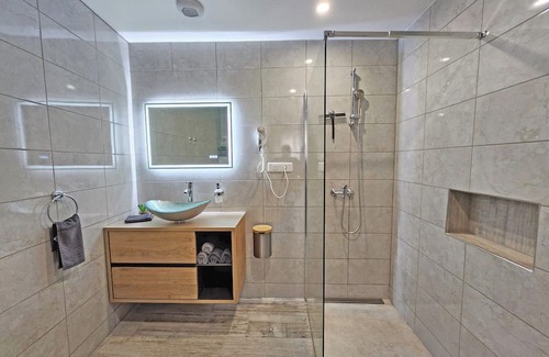 Saint-Pargoire Bed & Breakfast | Chambre Lavande - Domaine à l'Aise