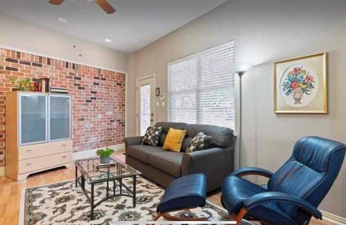 Circle C Ranch House | Clelia’s Cottage: Cozy 1-bedroom cottage in charming Austin with WiFi, AC