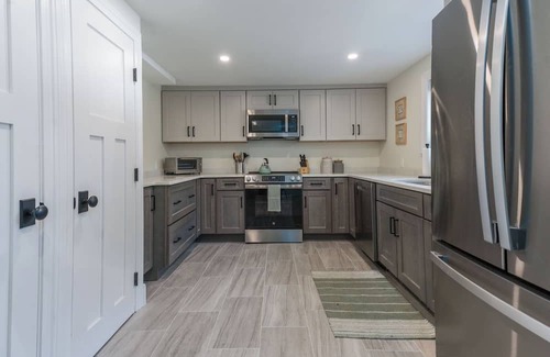 Salem House | Beautiful Colonial Charmer