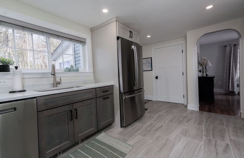 Salem House | Beautiful Colonial Charmer