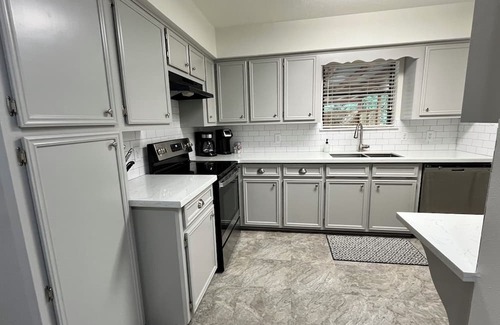 Woodville House | Comfortable 3 bdr/2 bath home with WiFi in Woodville