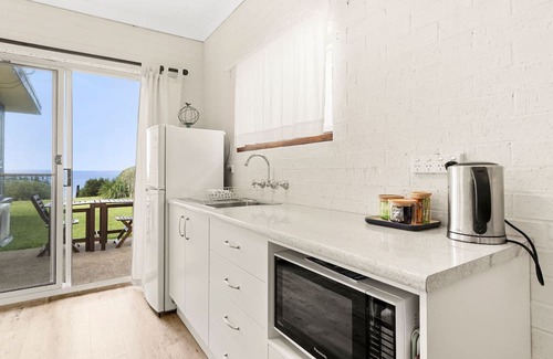 Callala Beach Cabin | Quay's Cabin - Absolute Beachfront with Views