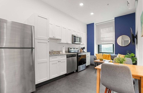 Cultural District Apartment | CozySuites Stunning 1BR in Downtown Pitts #11