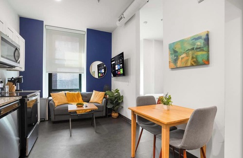 Cultural District Apartment | CozySuites Stunning 1BR in Downtown Pitts #11