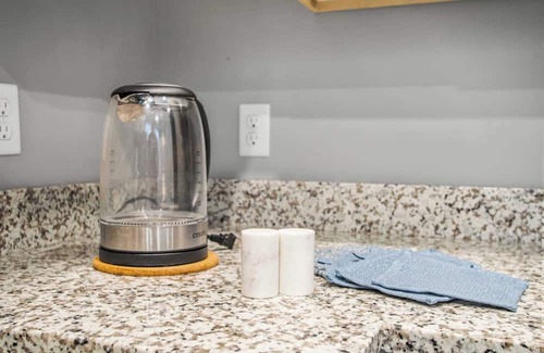 Cultural District Apartment | CozySuites Stunning 1BR in Downtown Pitts #20