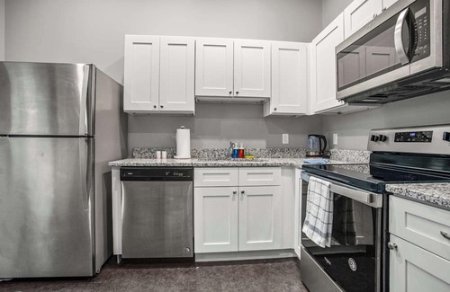 Cultural District Apartment | CozySuites Stunning 1BR in Downtown Pitts #20