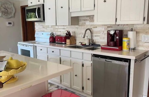 Central Frontenac House | Godfrey Lakefront Getaway