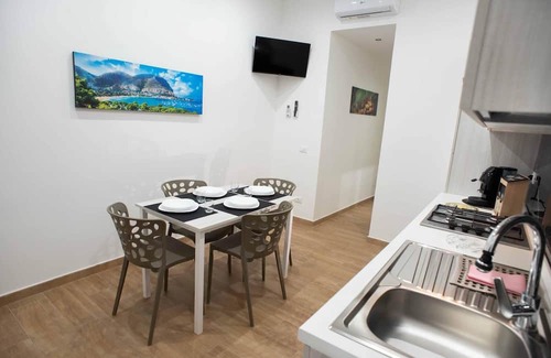 Albergheria Apartment | Short-term rentals Yris House structured new a few meters from the historic center