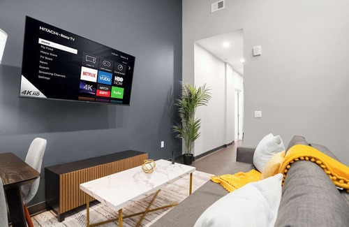 Cultural District Apartment | CozySuites Modern 1BR in Downtown Pitts #3