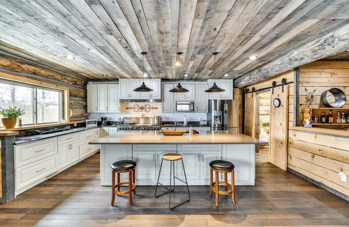 Harrison Cabin | Perfect for Families: Custom-Built Harrison Cabin!