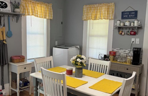 Clarkson House | 4-bedroom house in fabulous Clarkson with AC, WiFi. Enjoy your stay