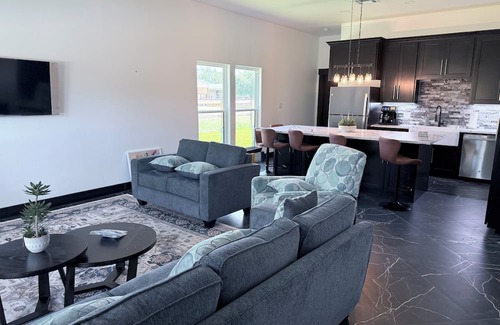 Somerville House | Charming 3-bedroom house with AC, WiFi in quaint Lake Somerville