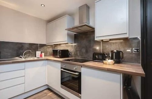 Hove Apartment | Studio by the Sea (close proximity to beach front & centre of town)