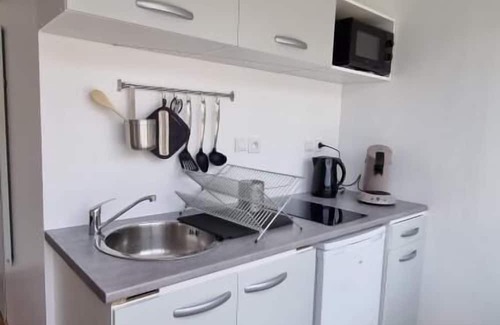 Avesnes-sur-Helpe Apartment | Studio | ground floor | wifi | television