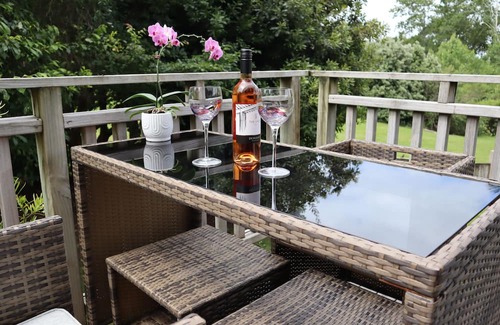 Bucklands Beach Apartment | Sea-batical Retreat.nDiscover your perfect, relaxing coastal escape.