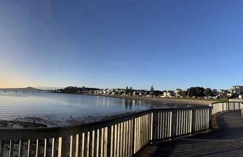 Bucklands Beach Apartment | Sea-batical Retreat.nDiscover your perfect, relaxing coastal escape.