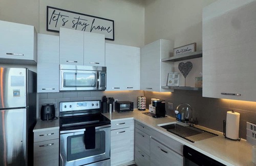 Downtown Atlanta Apartment | Luxe Downtown High-Rise-Stunning Views & Prime ATL Location Close to Attractions