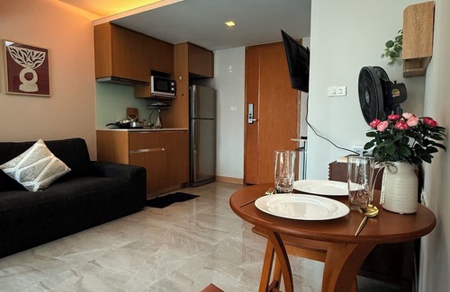 Chidlom Condo | Luxury Stay High-Speed WiFi Secure & Cozy