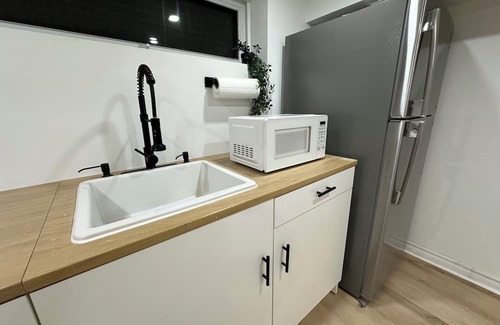 Alderwood House | Modern stay Minutes from YYZ and Rogers Centre with own washroom&kitchen