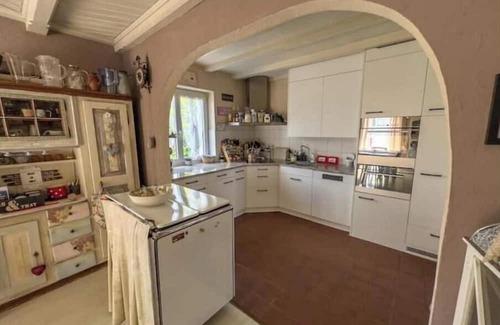 Knonau House | 3-bedroom house in tranquil Knonau with AC, WiFi. Enjoy your stay