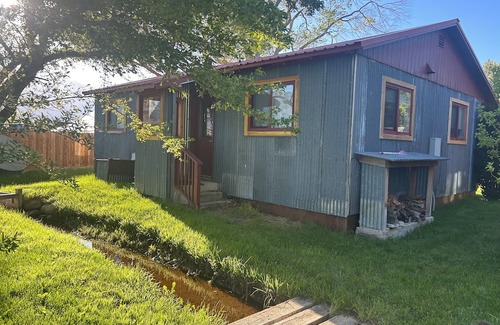 Gardnerville Cottage | Fantastic 2-bedroom cottage in Gardnerville,NV. Just 20 minutes from Lake Tahoe.