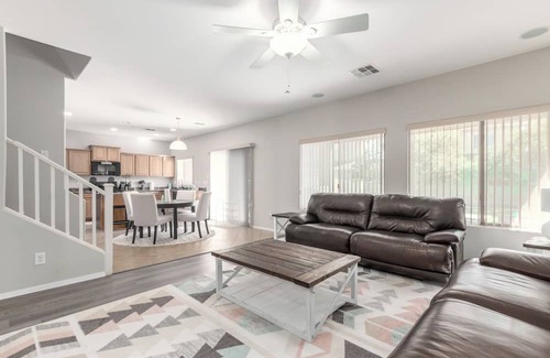 Royal Ranch House | Spacious 4 Bedroom Home with Pool / Game room