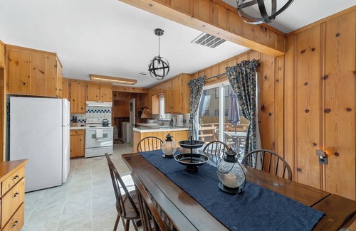 Al Tahoe Cabin | Regan Beach Cabin Retreat: 5BR home 1 block to Regan Beach, Lake Tahoe