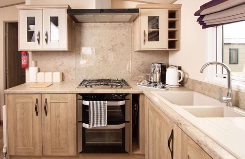 Dymchurch House | Stay By The Sea, Beach, Swimming Pool, Arcade