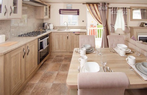 Dymchurch House | Stay By The Sea, Beach, Swimming Pool, Arcade