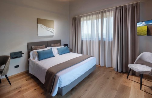 Castagnito Bed & Breakfast | Large Deluxe Suite 101 with terrace - Relais PQlin & Winery.