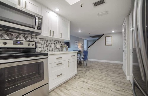 St. Petersburg - Clearwater Condo | NEWLY RENOVATED! Beach Condo with Luxury Amenities