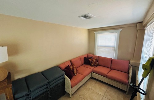 Sam Hughes House | Spacious 4-bedroom house in marvelous Tucson with AC, WiFi