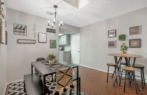 Arlington House | Walk to the Stadiums | 4 Beds | Garage Parking