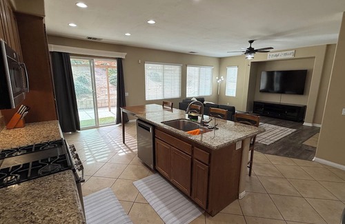 Moreno Valley House | 3-bedroom house in charming Moreno Valley with WiFi, AC. Fully furnished.