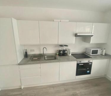 Burnt Oak Apartment | Stylish northwest flat
