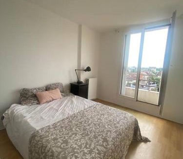 Bezons Apartment | Duplex familial vue Tour Eiffel