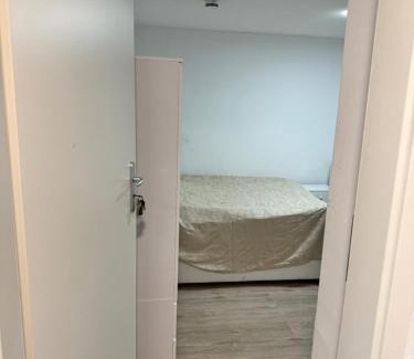 Villingen-Schwenningen House | Möbliertes Zimmer