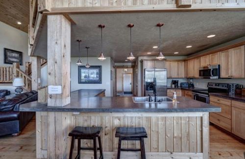 Lead Ski Chalet | Blackmoon 3 BR Chalet at Terry Peak with Outdoor Hot Tub - Sleeps 16 chalet