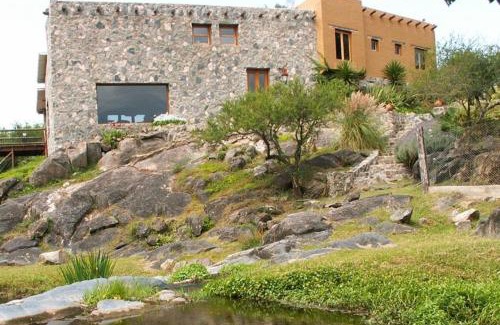 Falda del Carmen Villa | Casa de Piedra