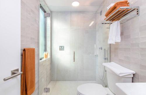 Randle House | Waterfront Cabin at White Pass