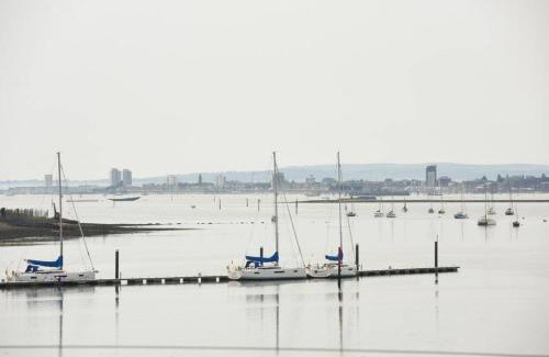 Portsmouth House | Spacious 4Bed Family Home near Port Solent